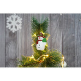 Set brad artificial de Craciun si elemente decorative tip pin inzapezit tip 1, inaltime 150 cm, diametru 85 cm, 160 ramuri cu ace 3D 12 cm, Flippy, verde cu varfuri, ninse, suport metalic inclus