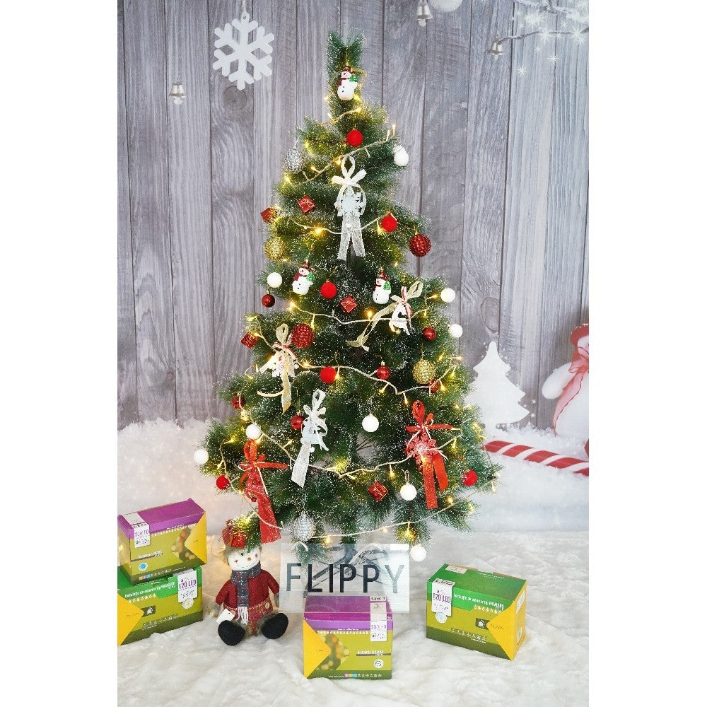 Set brad artificial de Craciun si elemente decorative tip pin inzapezit tip 1, inaltime 150 cm, diametru 85 cm, 160 ramuri cu ace 3D 12 cm, Flippy, verde cu varfuri, ninse, suport metalic inclus