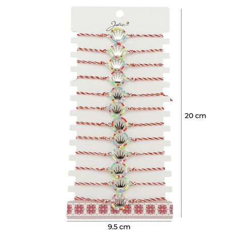 Detaliu pandantiv coroană multicolor pe brățară mărțișor Jolie, șnur împletit roșu-alb, suport prezentare 20x9,5 cm