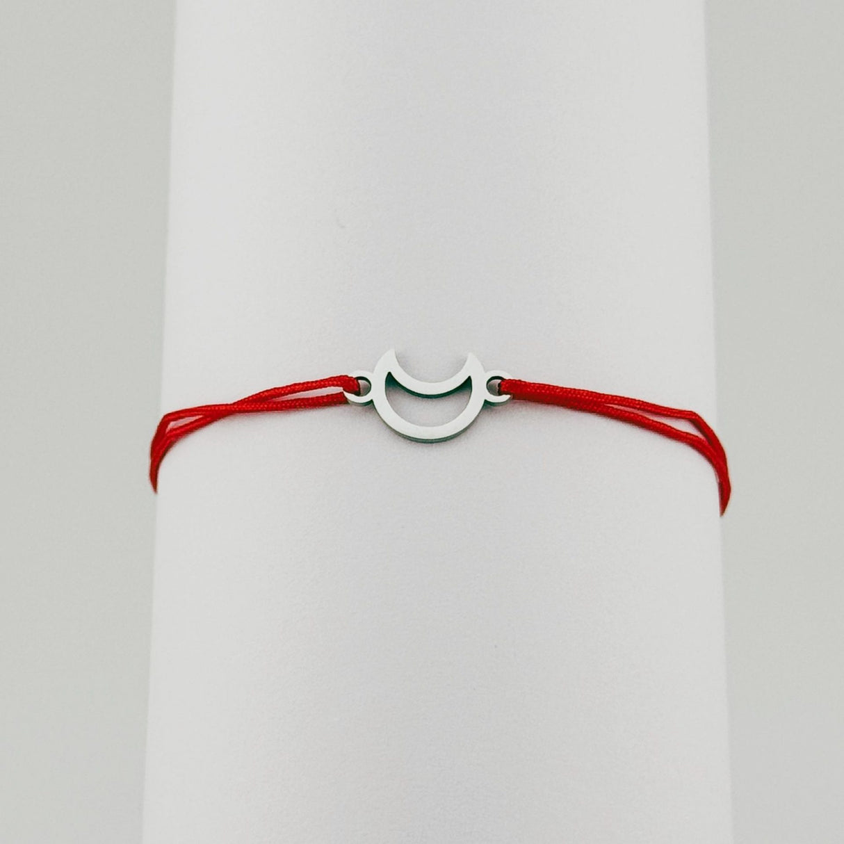 Bratara Martisor pentru Dama, Jolie, Model Semiluna, Set 12 bucati, Pandativ Argintiu din Inox cu Snur Rosu Ajustabil - vivimall.ro