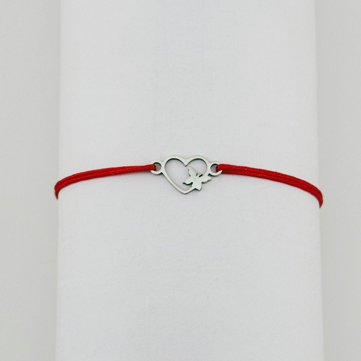 Bratara Martisor pentru Dama, Jolie, Model Inima cu Fluture, Set 12 bucati, Pandativ Argintiu din Inox cu Snur Rosu Ajustabil - vivimall.ro