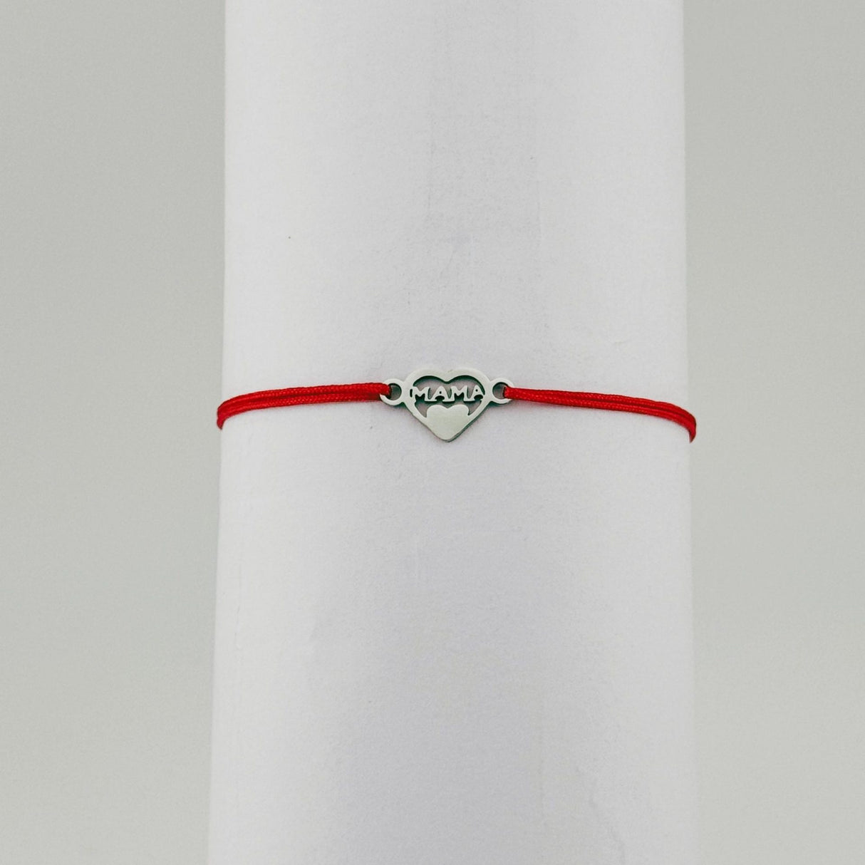 Bratara Martisor pentru Dama, Jolie, Model Inima cu Text Mama, Set 12 bucati, Pandativ Argintiu din Inox cu Snur Rosu Ajustabil - vivimall.ro
