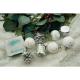 Set de 12 ornamente de brad, Vivimall, de tip Glob, Alb/ Argintiu, din polistiren, cu finisaj sclipitor , cutie  4  cm adancime x 20  cm inaltime x 12  cm lungime) - vivimall.ro