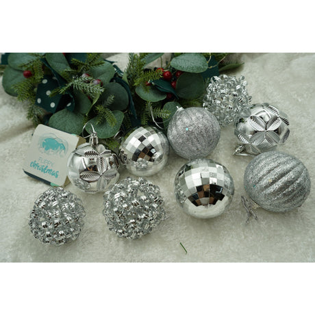 Set de 12 ornamente de brad, Flippy, de tip Glob, Argintiu, din plastic, cu finisaj sclipitor , cutie  6  cm adancime x 30  cm inaltime x 18  cm lungime) - vivimall.ro