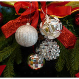 Set De 12 Ornamente De Brad, De Tip Glob, Din Plastic, Cu Finisaj Sclipitor, Cutie 6 Cm Adancime X 30 Cm Inaltime X 18 Cm Lungime)