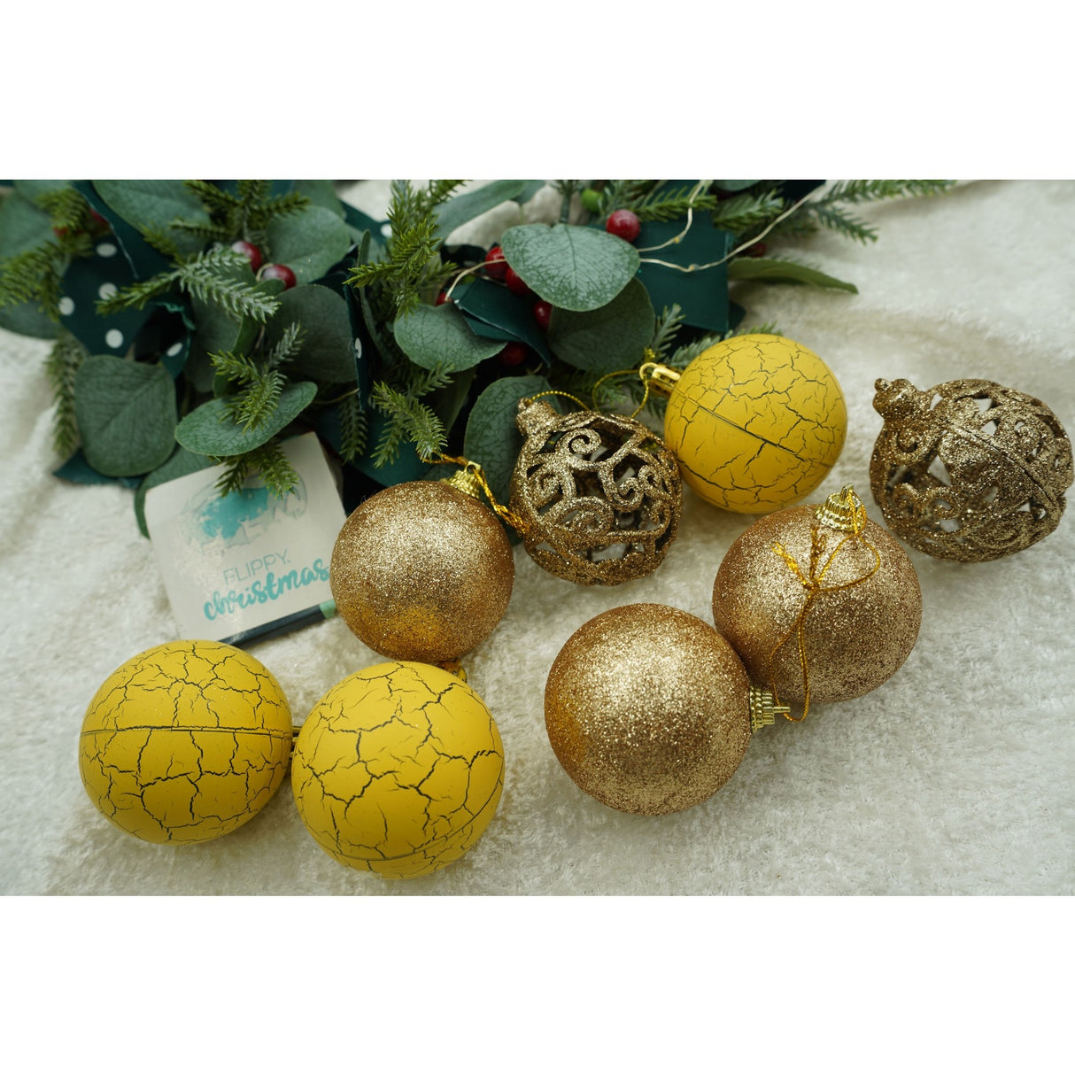 Set De 12 Ornamente De Brad, De Tip Glob, Auriu/, Din Plastic, Cu Finisaj Sclipitor, Cutie 6 Cm Adancime X 30 Cm Inaltime X 18 Cm Lungime)
