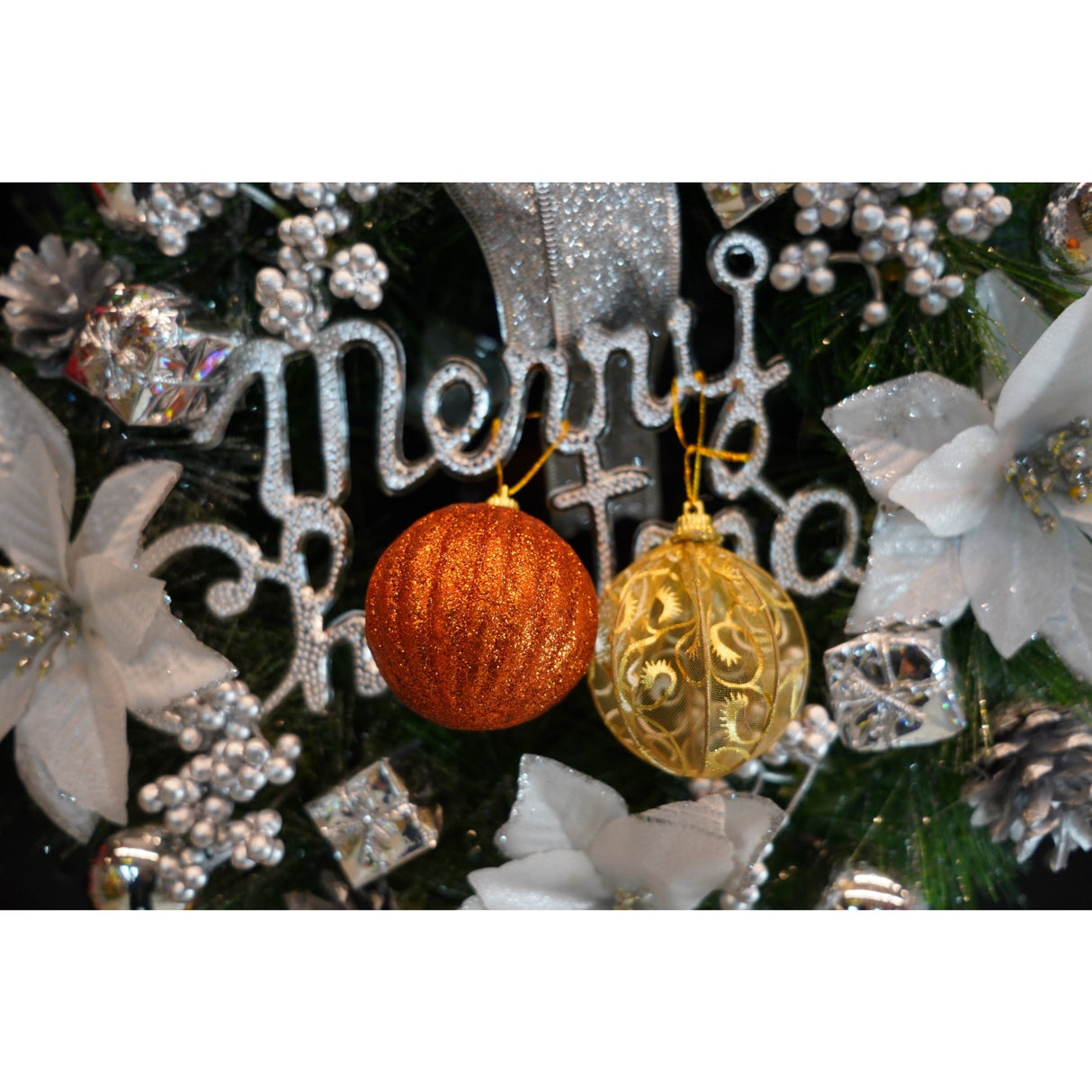 Set de 12 ornamente de brad, Vivimall, de tip Glob, Cupru/ Auriu, din polistiren, cu finisaj sclipitor , cutie  6  cm adancime x 23  cm lungime x 18  cm inaltime - vivimall.ro