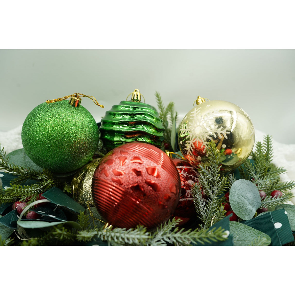 Set De 24 Ornamente De Brad, De Tip Glob, Cu Ã¸ De 8 Cm, Din Plastic, Cu Finisaj Sclipitor, Cutie 19 Cm Lungime X 42 Cm Inaltime X 19 Cm Adancime