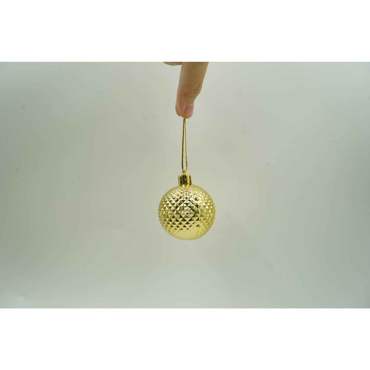 Set De 24 Ornamente De Brad, De Tip Glob, Din Polistiren, Cu Finisaj Sclipitor, Cutie 5 Cm Adancime X 29 Cm Lungime X 19 Cm Inaltime