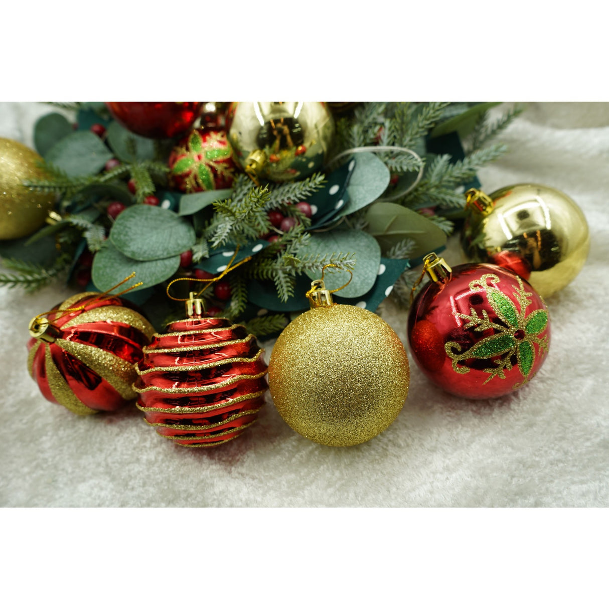 Set de 24 ornamente de brad, Flippy, de tip Glob, Rosu/ Auriu, cu ø de 7 cm, din plastic, cu finisaj sclipitor , cutie  16  cm lungime x 36  cm inaltime x 16  cm adancime - vivimall.ro