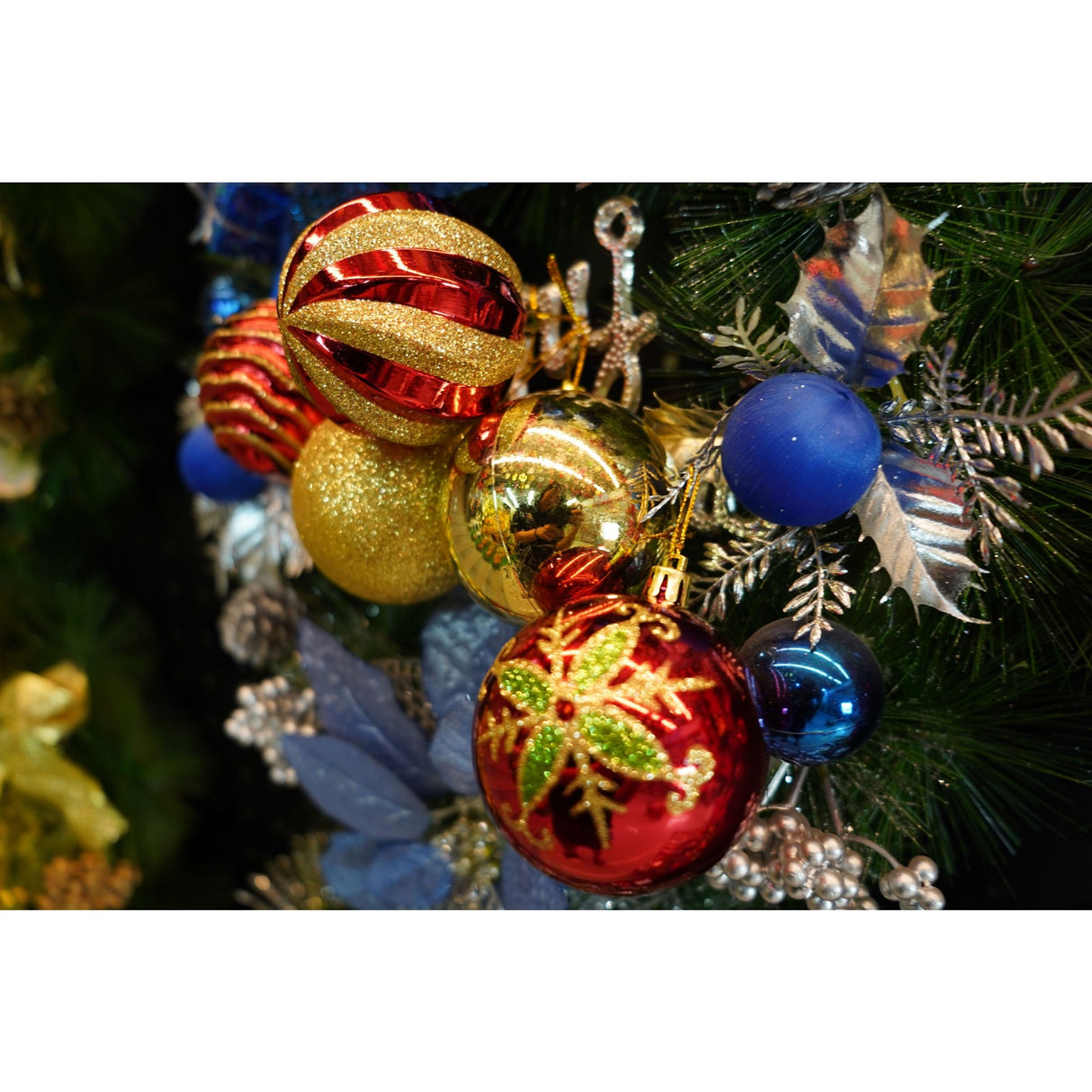 Set de 24 ornamente de brad, Flippy, de tip Glob, Rosu/ Auriu, cu ø de 7 cm, din plastic, cu finisaj sclipitor , cutie  16  cm lungime x 36  cm inaltime x 16  cm adancime - vivimall.ro