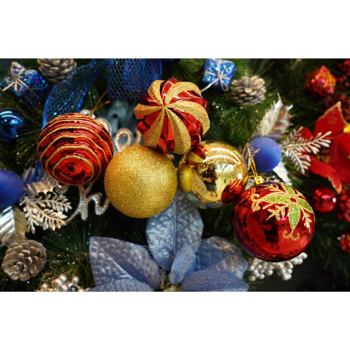 Set de 24 ornamente de brad, Flippy, de tip Glob, Rosu/ Auriu, cu ø de 7 cm, din plastic, cu finisaj sclipitor , cutie  16  cm lungime x 36  cm inaltime x 16  cm adancime - vivimall.ro