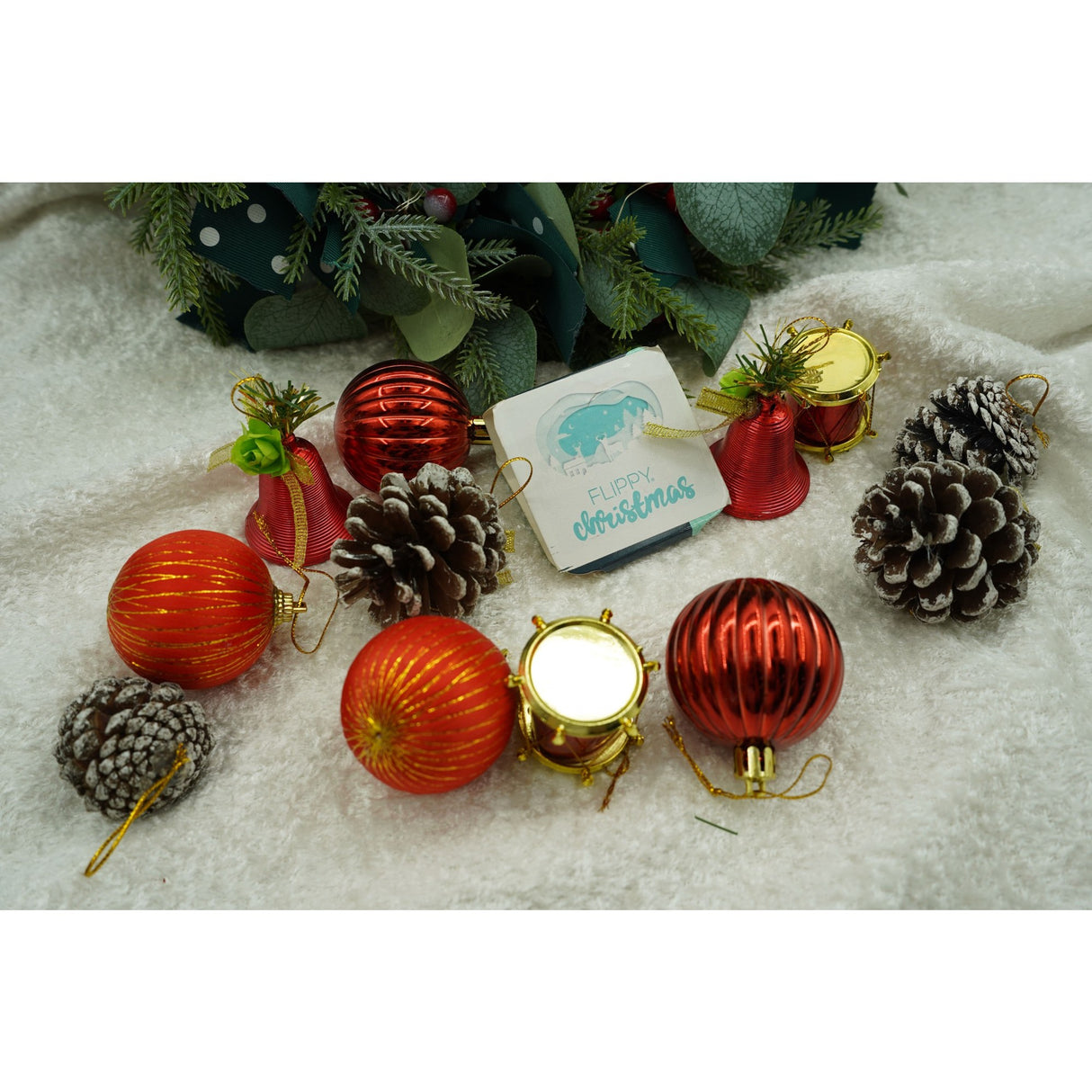 Set De 24 Ornamente De Brad, De Tip Glob, Rosu/, Din Polistiren, Cu Finisaj Sclipitor, Cutie 5 Cm Adancime X 29 Cm Lungime X 19 Cm Inaltime