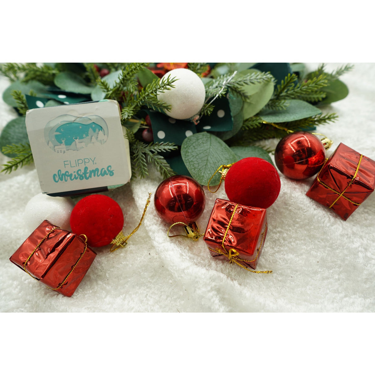 Set De 35 Ornamente De Brad, De Tip Glob, / Rosu, Din Polistiren, Cu Finisaj Sclipitor, Cutie 11 Cm Adancime X 19 Cm Inaltime X 11 Cm Lungime)