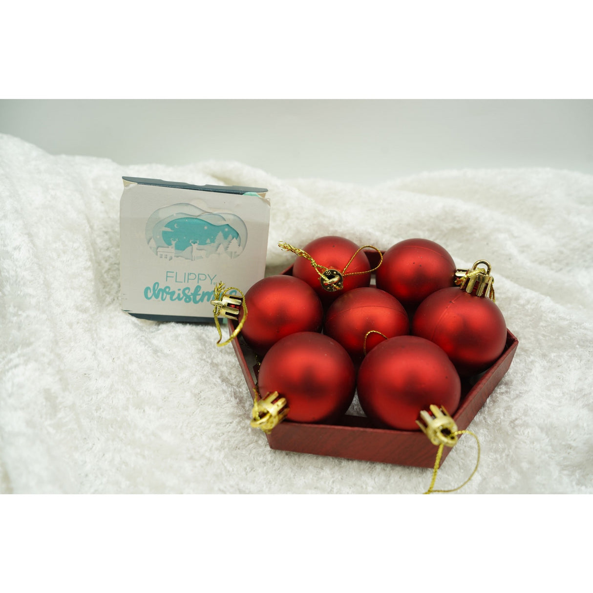 Set de 35 ornamente de brad, Vivimall, de tip Glob, Rosu, din polistiren, cu finisaj sclipitor , cutie  11  cm adancime x 19  cm inaltime x 11  cm lungime) - vivimall.ro