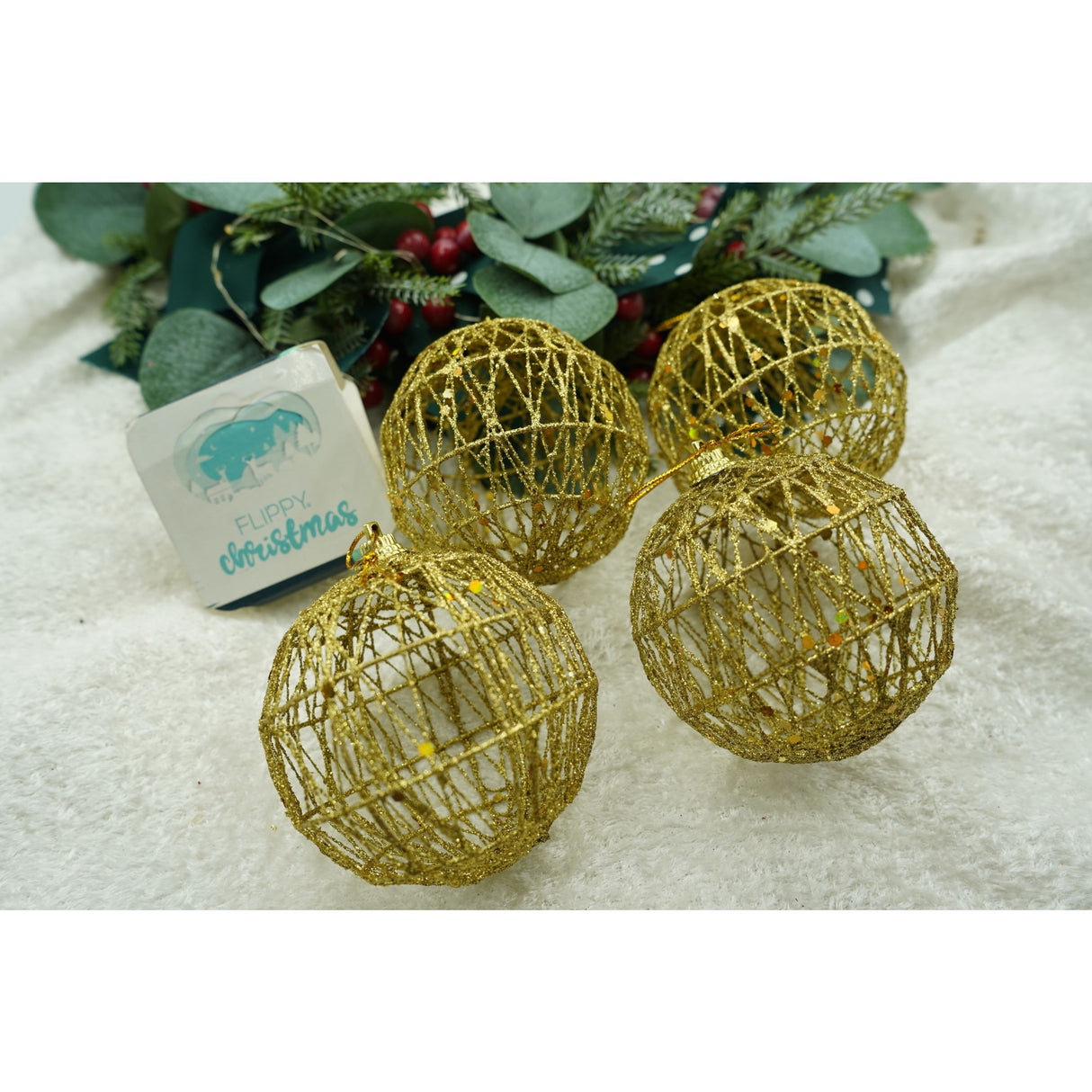 Set De 4 Ornamente De Brad, De Tip Glob, Cu Ã¸ De 8 Cm, Din Metal, Cu Finisaj Sclipitor, Cutie 8 Cm Adancime X 32 Cm Lungime X 8 Cm Inaltime