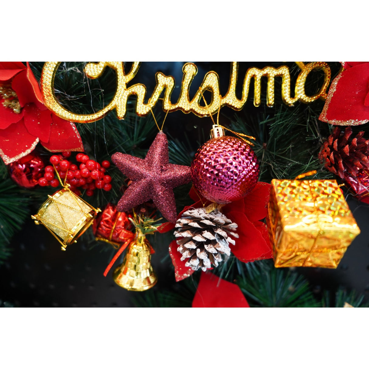 Set de 50 ornamente de brad, Flippy, de tip Glob, Rosu/ Auriu, din plastic, cu finisaj sclipitor , cutie  18  cm lungime x 12  cm adancime x 18  cm inaltime - vivimall.ro