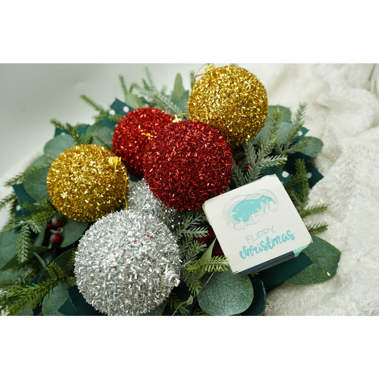 Set De 6 Ornamente De Brad, De Tip Glob, Cu Ã¸ De 8 Cm, Din Polistiren, Cu Finisaj Sclipitor, Cutie 16 Cm Inaltime X 24 Cm Lungime X 8 Cm Adancime