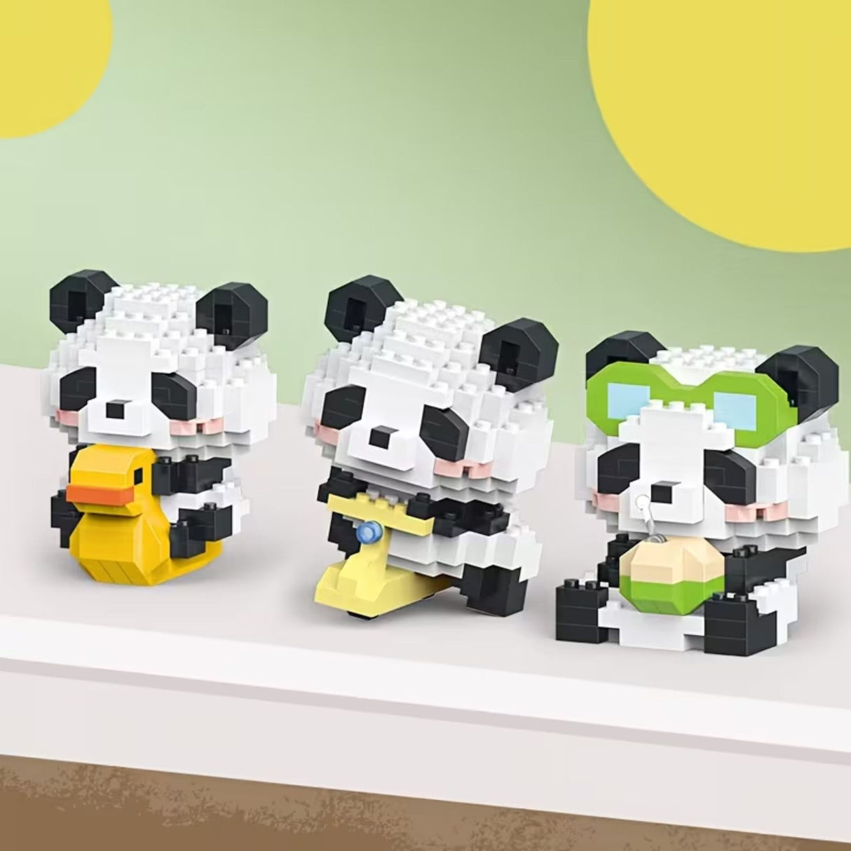 Detaliu piese plastic ABS albastru deschis din setul de construcție Flippy Panda, 168 piese