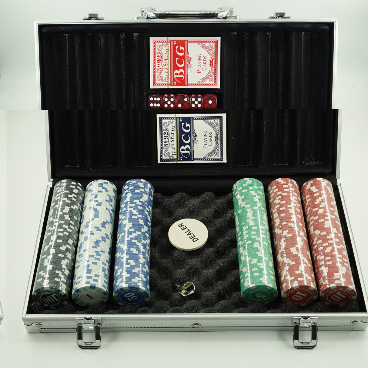 Set De Poker Complex Cu 300 De Jetoane Include 2 Seturi De Carti, 5 Zaruri, Echipat Cu Servieta De Aluminiu Cu Dimensiunile - vivimall.ro