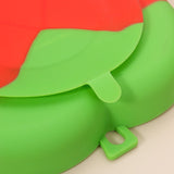 Set diversificare bebelusi Flippy, din silicon, 19 x 18 cm, 1 farfurie compartimentata in forma de capsuna, lingurita si furculita, pai, perie pai, fara alergeni, ventuza fixare,  forma creativa,  rosu