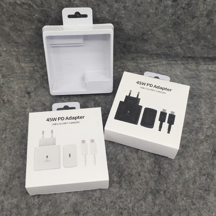 Detaliu conector USB Type-C al cablului de 1 metru din setul Fast Charge 45W