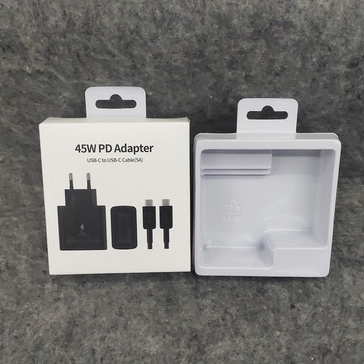 Adaptor Fast Charge PD 3.0 negru, dimensiuni compacte, ideal pentru călătorii