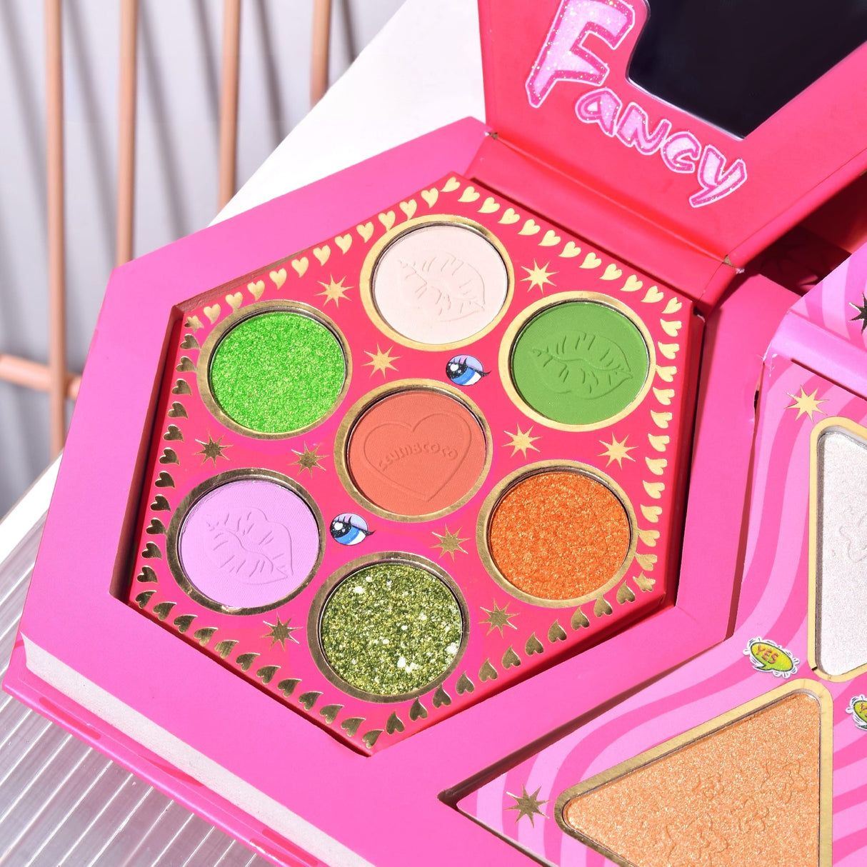 Trusa Machiaj 32 Culori | CuteBeat - vivimall.ro