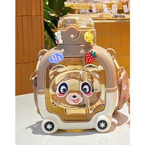 Sticla cu pai pentru copii, Vivimall, model ursulet, gradata, stickere aplicate, curea reglabila, din plastic rezistent la cadere, 1l, Maro, 20 x 13 cm - vivimall.ro