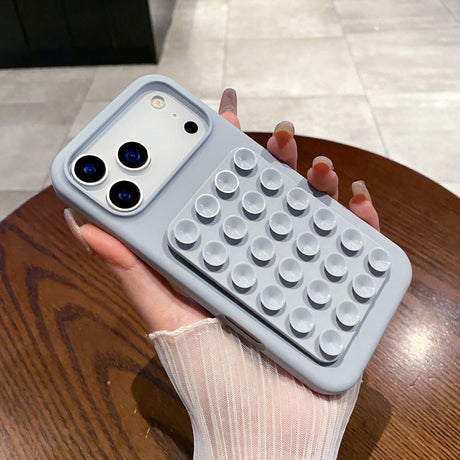 Husă silicon gri pentru iPhone 17 Pro Max cu ventuze, vedere frontală, rezistentă la șocuri