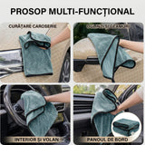 Prosop Flippy 90x70 cm utilizat pentru uscarea caroseriei auto, demonstrație absorbție