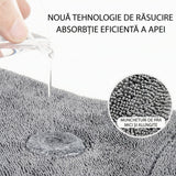 Prosop Flippy 90x70 cm utilizat pe caroserie auto, demonstrație absorbție fără urme