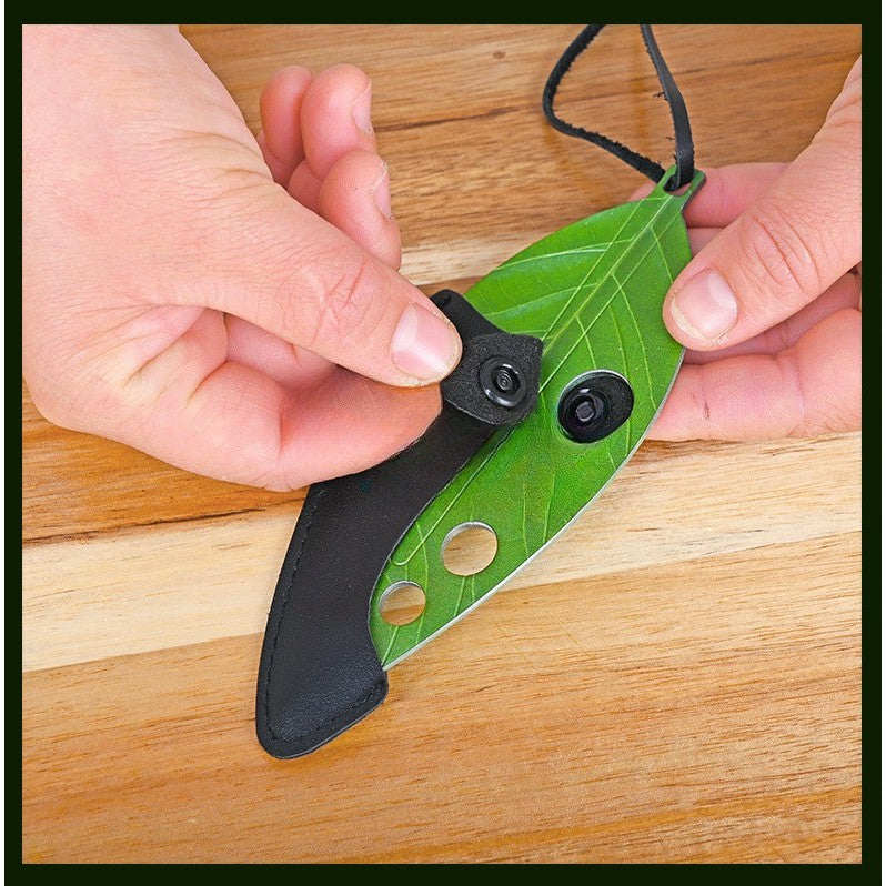 Tocator manual pentru ierburi Vivimall, instrument de curatat frunze, tocator, margini ascutie, 9 gauri de diferite dimensiuni, multifunctional, material otel inoxidabil, rezistent la rugina, 14 x 5.5 cm, verde - vivimall.ro