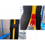 Suprafațǎ elasticǎ trambulinǎ Flippy tratatǎ UV, vedere de sus, grǎdinǎ exterior albastru negru