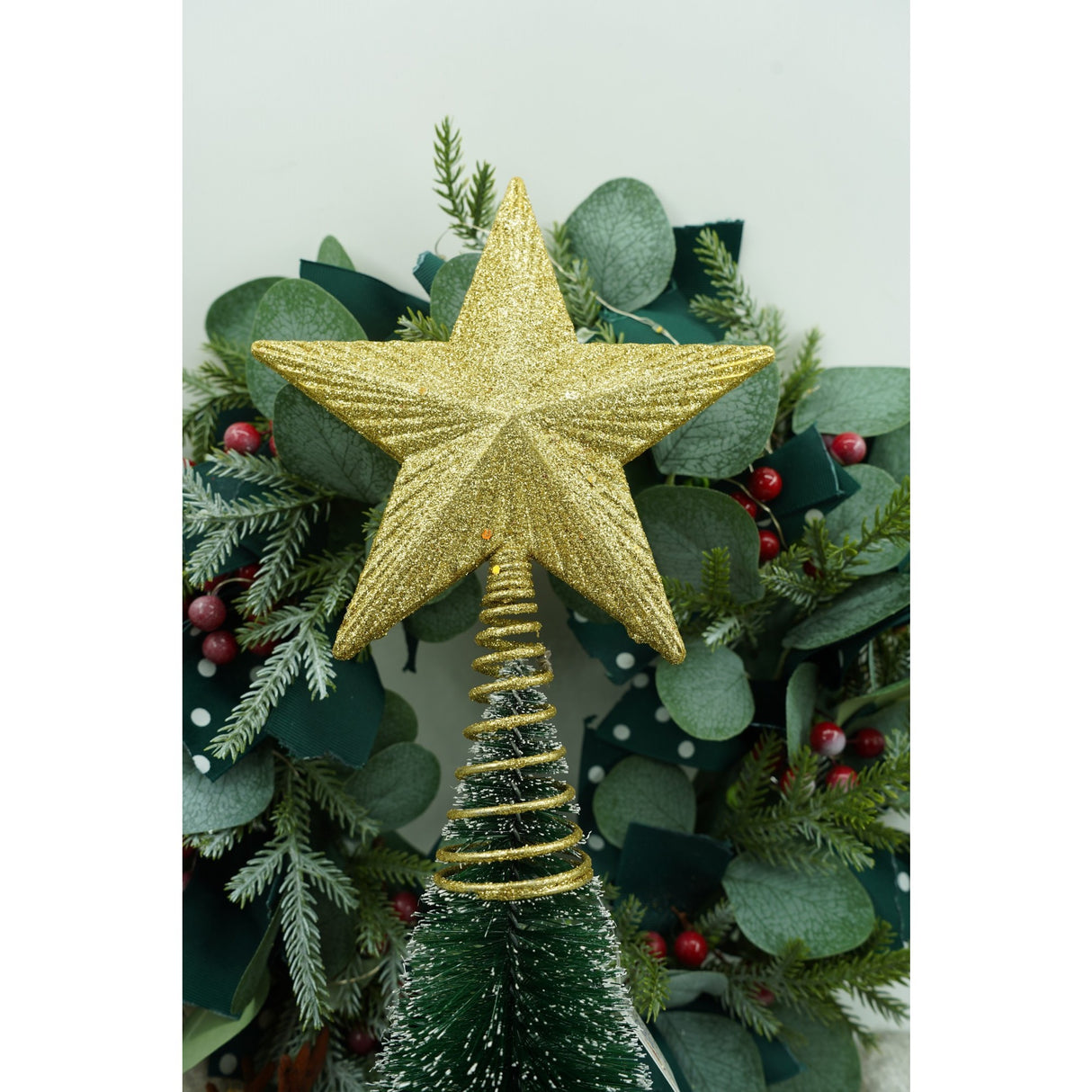 Varf decorativ de brad, Auriu, in forma de Stea, cu design in relief, din Plastic/Metal, 15.5 cm x 20.5 cm, Interior/Exterior, Flippy - vivimall.ro