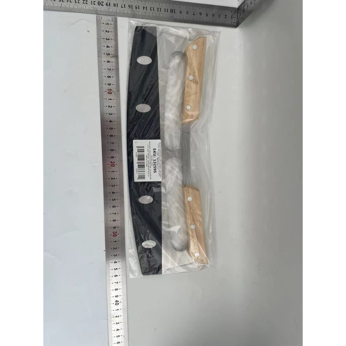 Taietor Feliator de Pizza, Vivimall, din Otel Inoxidabil, cu Capac, Maner din Doua Bucatie, din Lemn, Antialunecare, Lama Neteda si Ascutita, 34x10 cm, Maro - vivimall.ro